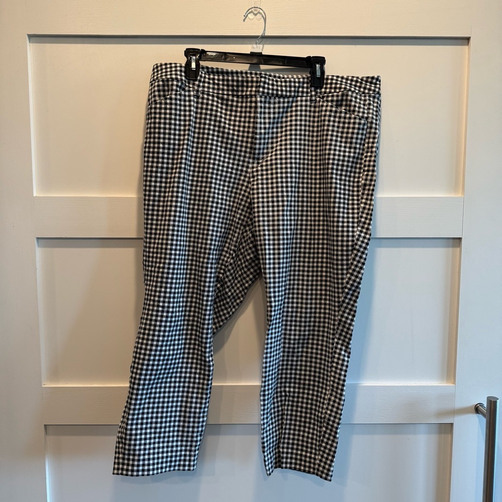 Old Navy Black and White Checkered Pixie Pants